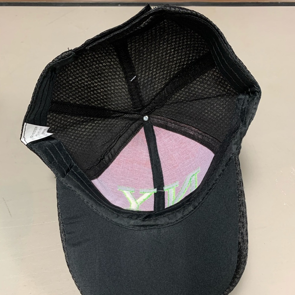 NYC hat Velcro adjustability red black - Picture 9 of 11